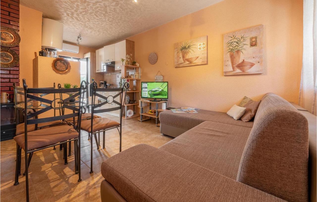 Cozy Home In Vrsi With Wifi Екстериор снимка