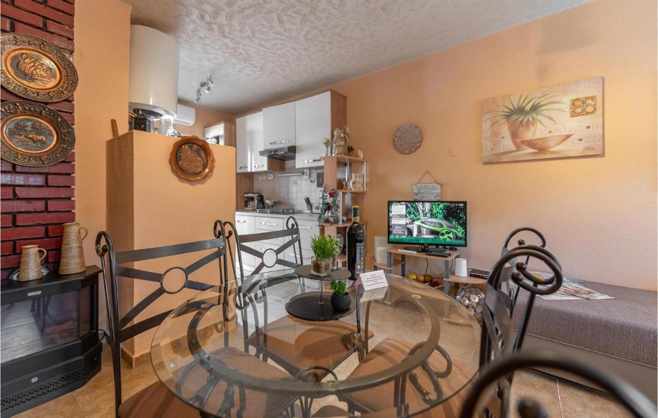 Cozy Home In Vrsi With Wifi Екстериор снимка