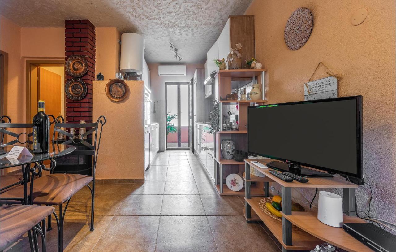 Cozy Home In Vrsi With Wifi Екстериор снимка