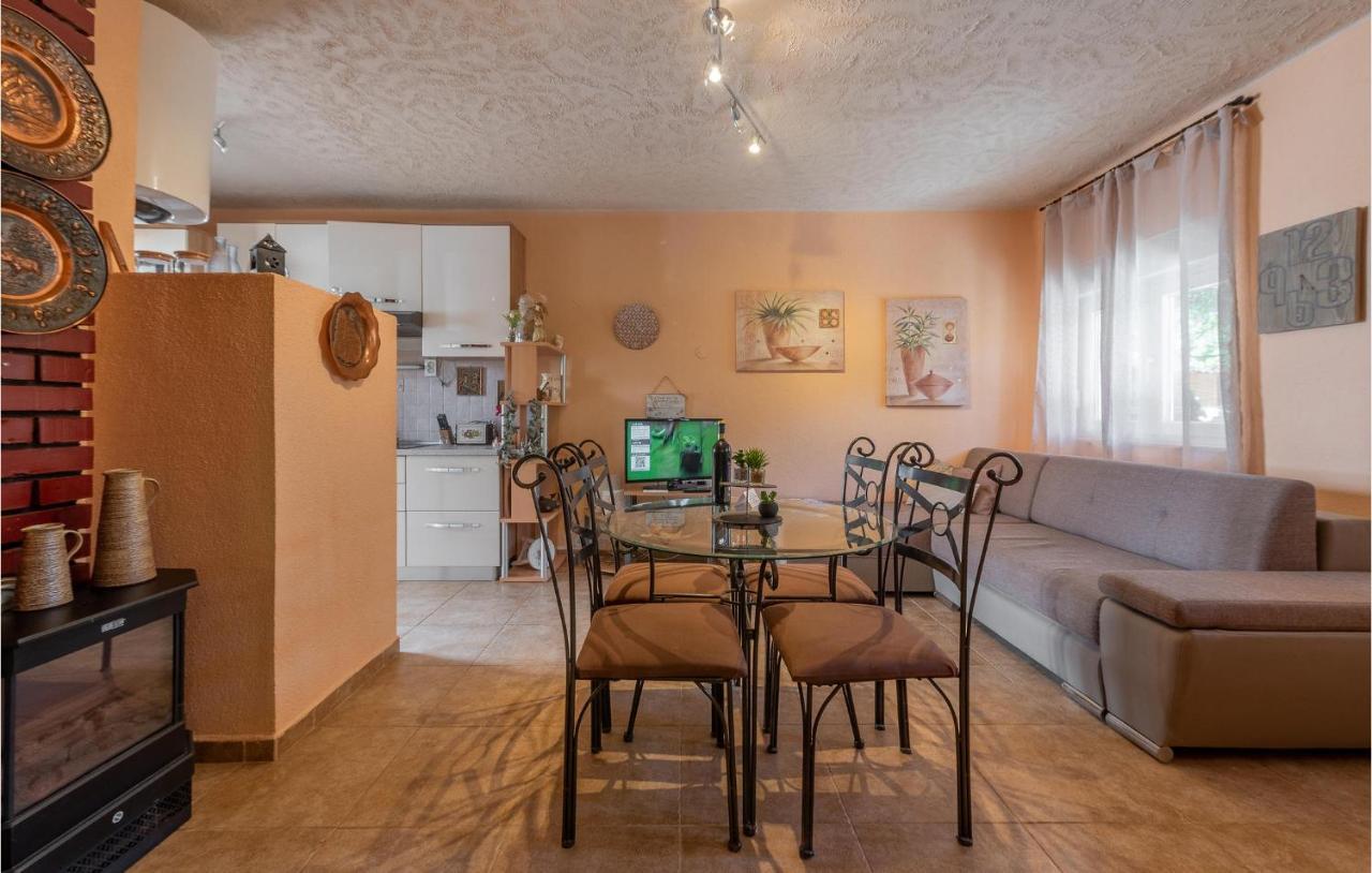 Cozy Home In Vrsi With Wifi Екстериор снимка